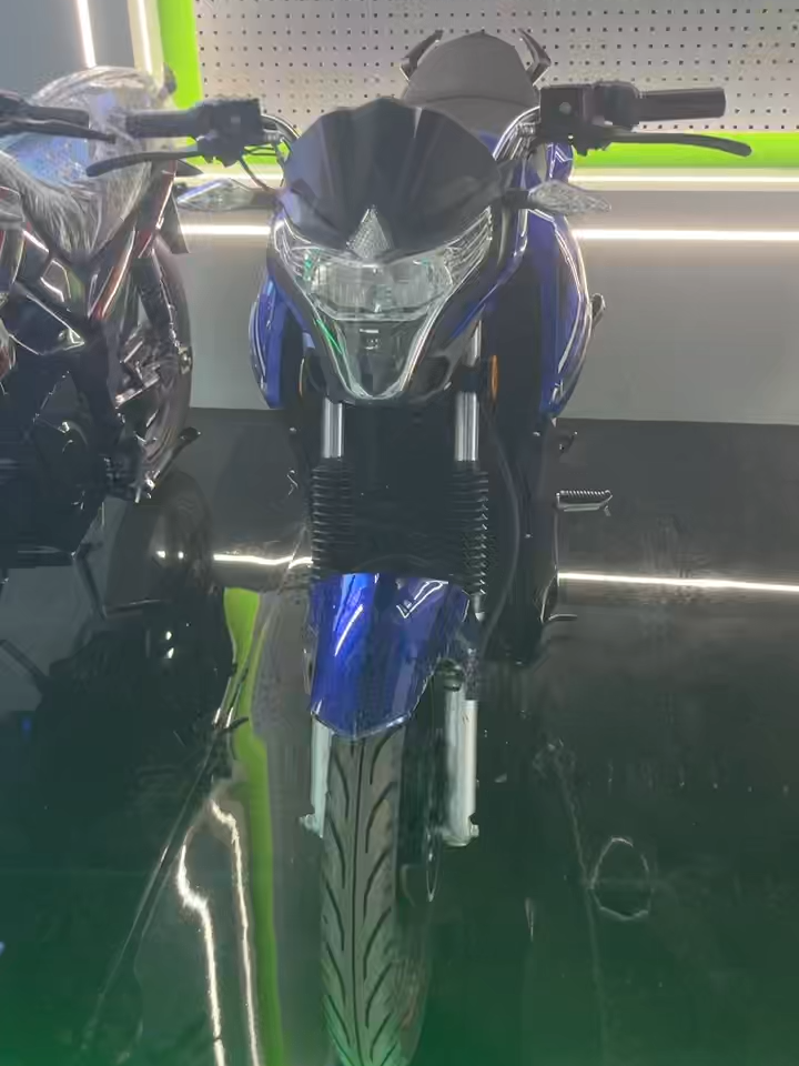 Silent motor + shock absorption system. Electric motorcycle. Smooth and quiet riding. A new choice for urban commuting.