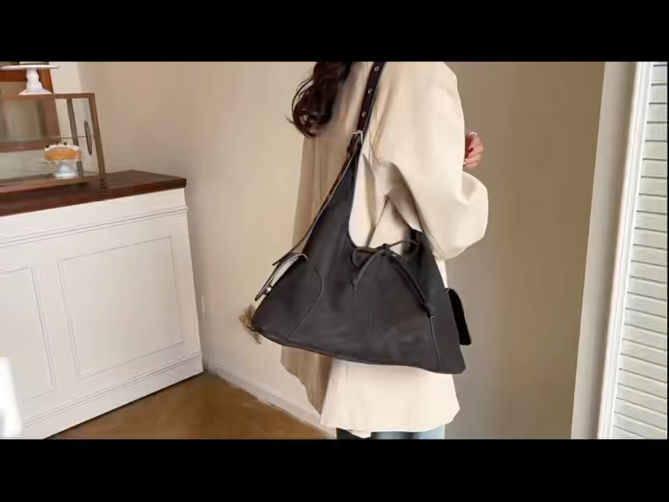 Bolso de Hombro de Terciopelo Vintage con Múltiples Bolsillos para Mujer - Diseño de Nicho Coreano Primavera
