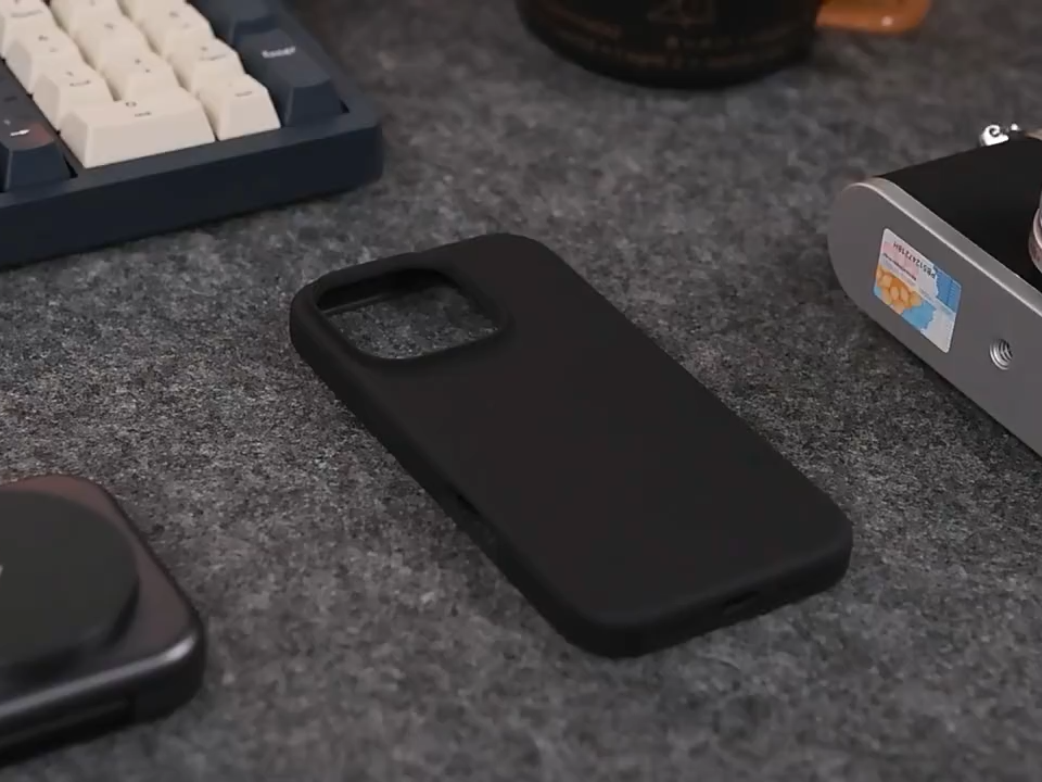 Maßgefertigte, preiswerte, hellgraue Handyhülle mit magnetischer Flüssigsilikonabdeckung für iPhone 16 - Großhandel