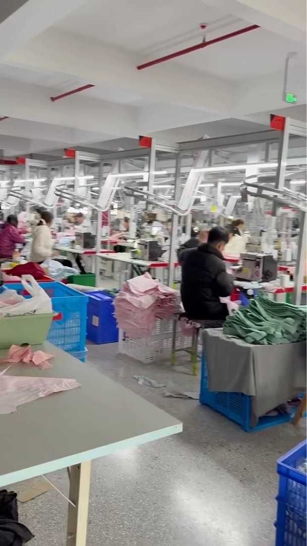 Camisetas de alta calidad para jóvenes, 180 gramos, venta al por mayor, personalizadas, 100% poliéster, lisas, para hombre