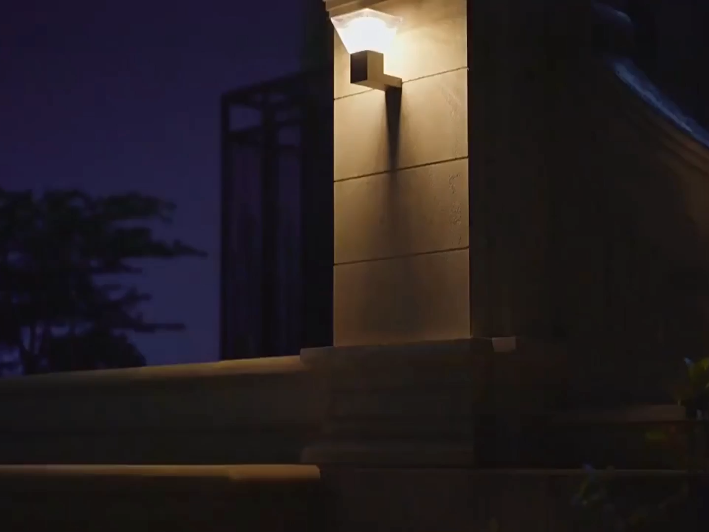 IntelliSense Solar Powered Outdoor Wall Sconce Auto On/Off PIR Motion Detection Villa Balcony Lighting