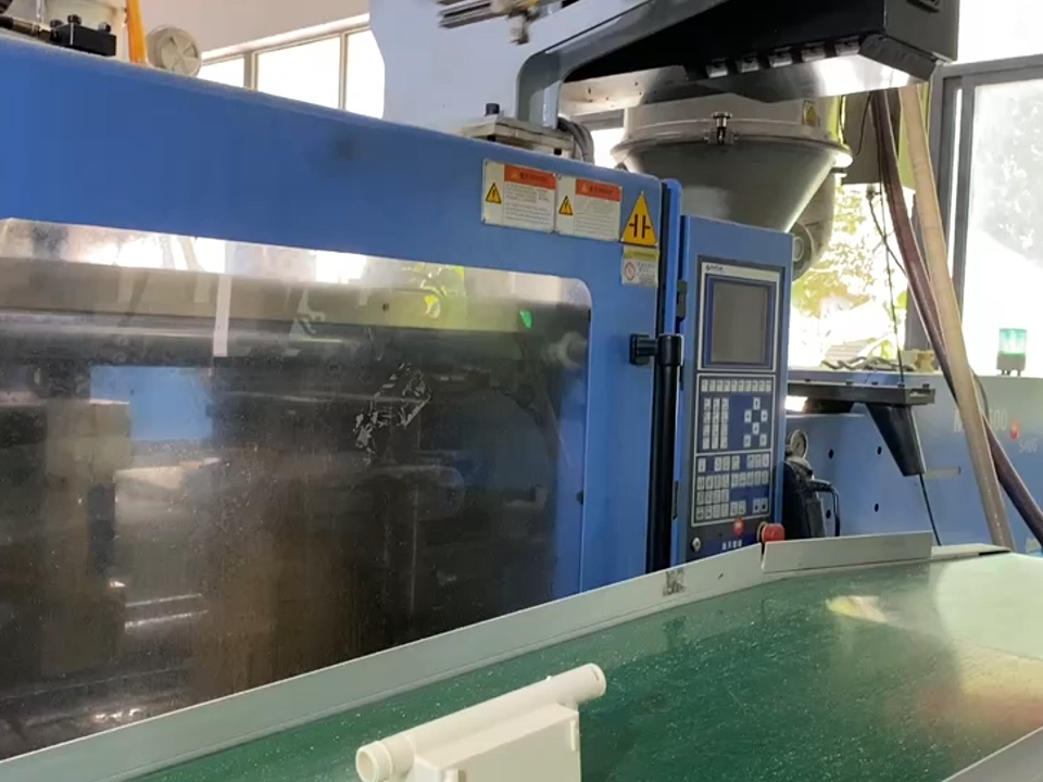 Small Injection Molded Parts Customization for Electronic Components