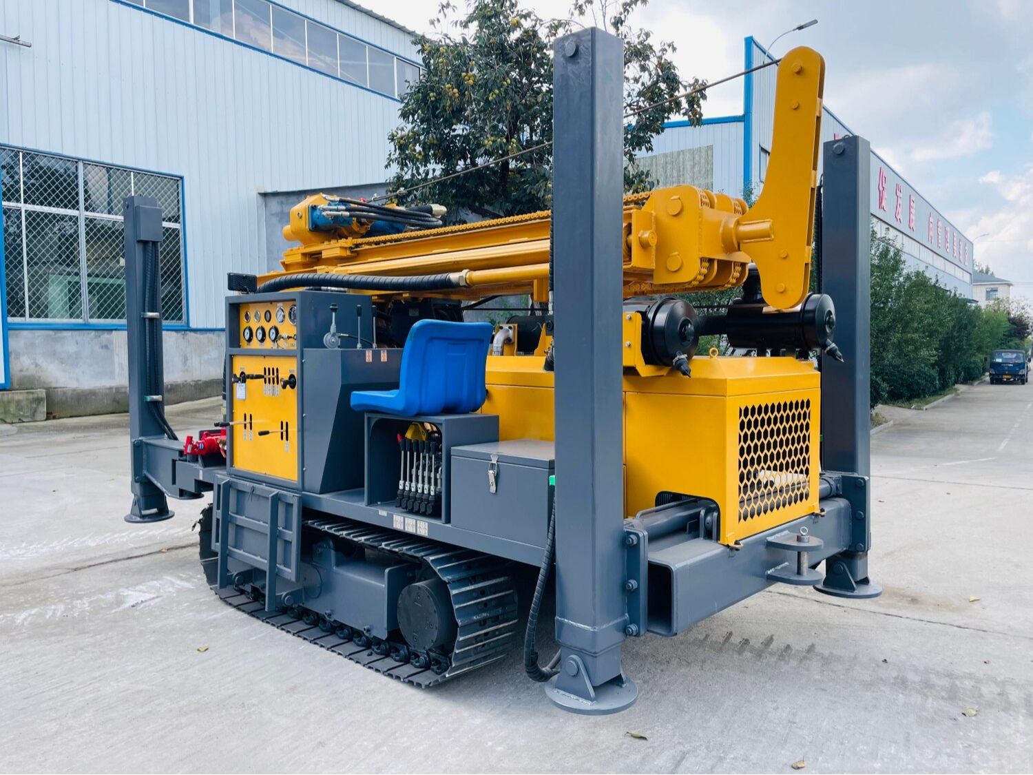 China FY260 5.7Ton Wasserbohrgerät 260m Bohrtiefe mit 76kw Leistung