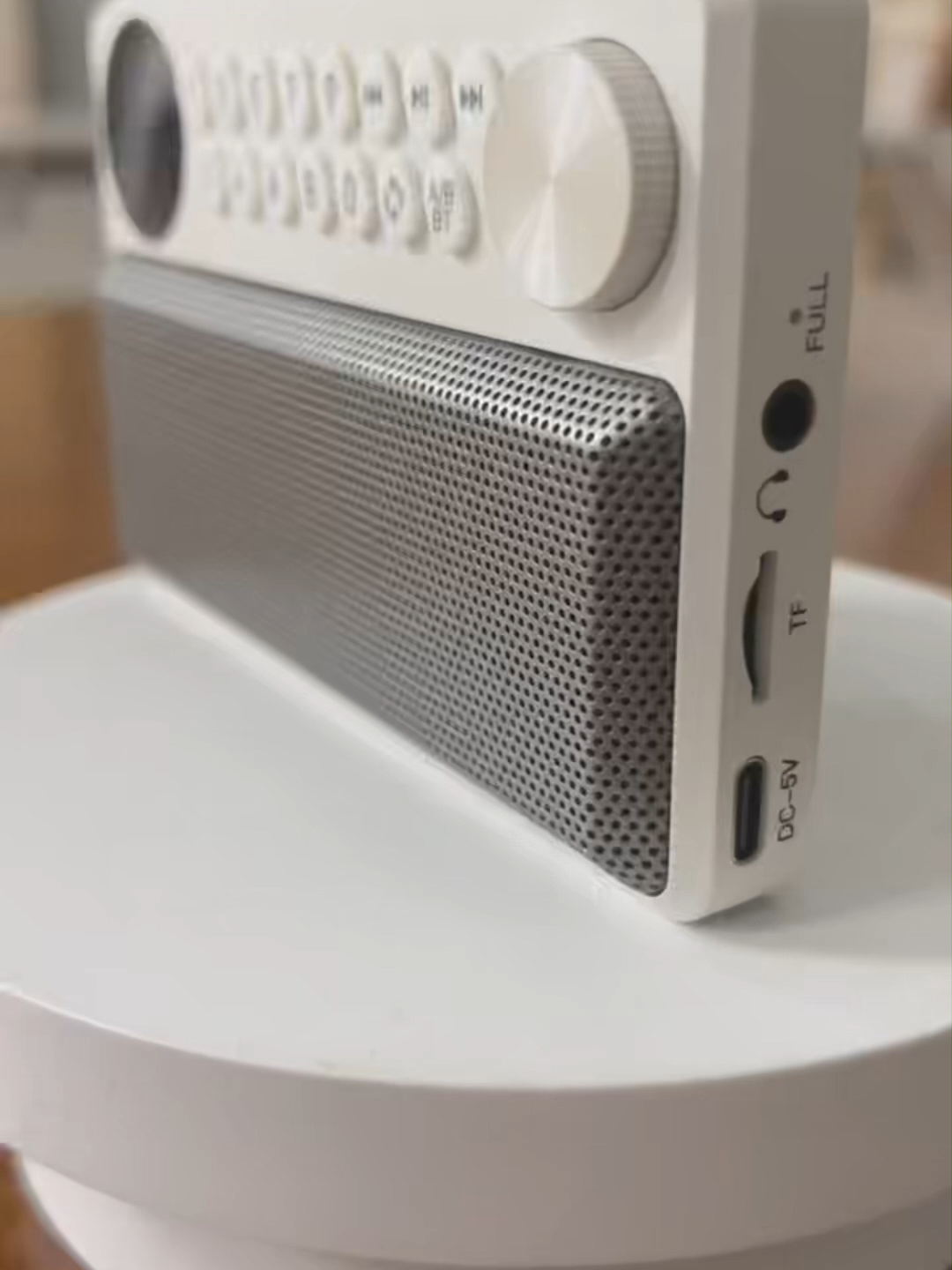 Q32 Slim design, light weight Bluetooth speaker with led lcd, pocket speaker for home, OEM manufacturer