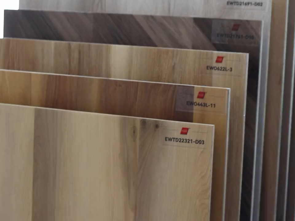High Performance Easy-to-Clean Wood Patterns PVC Flooring with 2.0 to 5.0mm Thickness Use Schools Living Rooms Offices