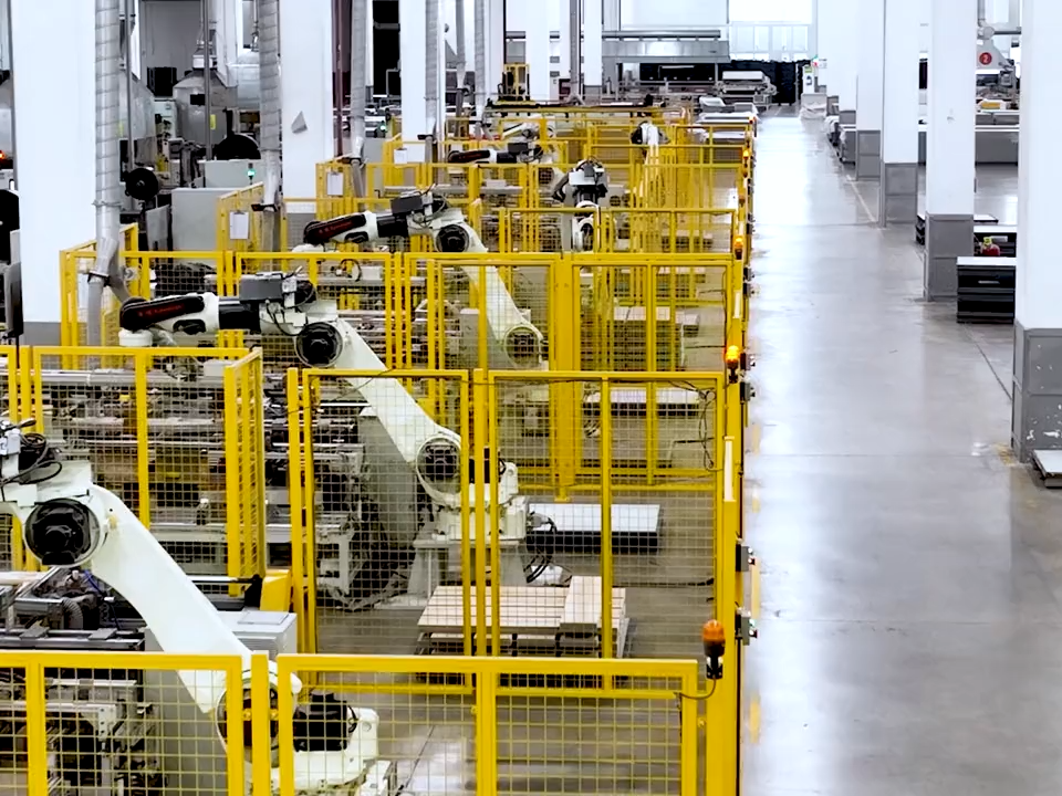 High Performance Easy-to-Clean Wood Patterns PVC Flooring with 2.0 to 5.0mm Thickness Use Schools Living Rooms Offices