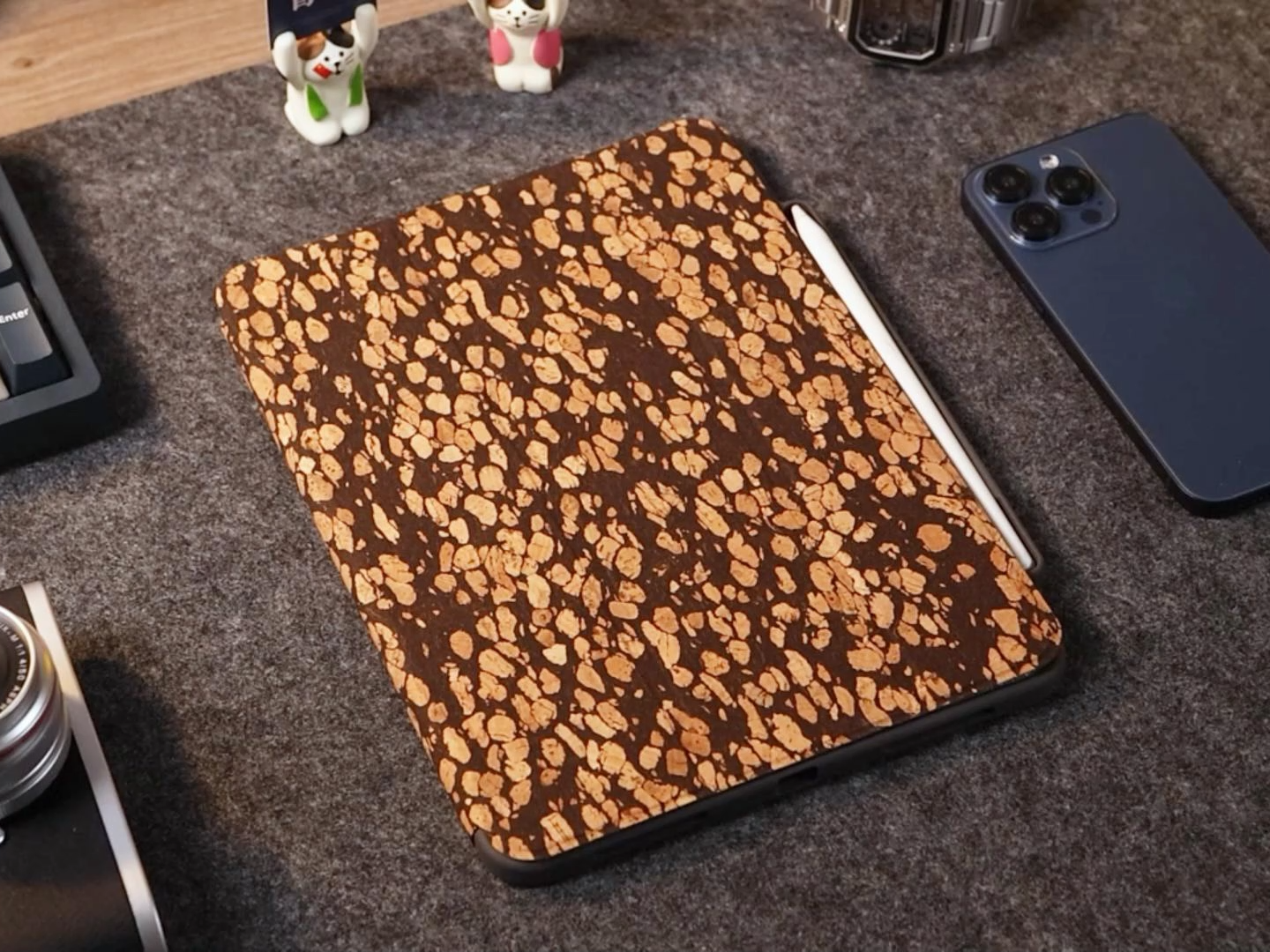 Sarung Kulit 3 Lipatan untuk iPad Pro 11, Langsung dari Pabrik, Casing Pelindung Tablet iPad Penyerap Guncangan dengan Dukungan Magnet Pensil