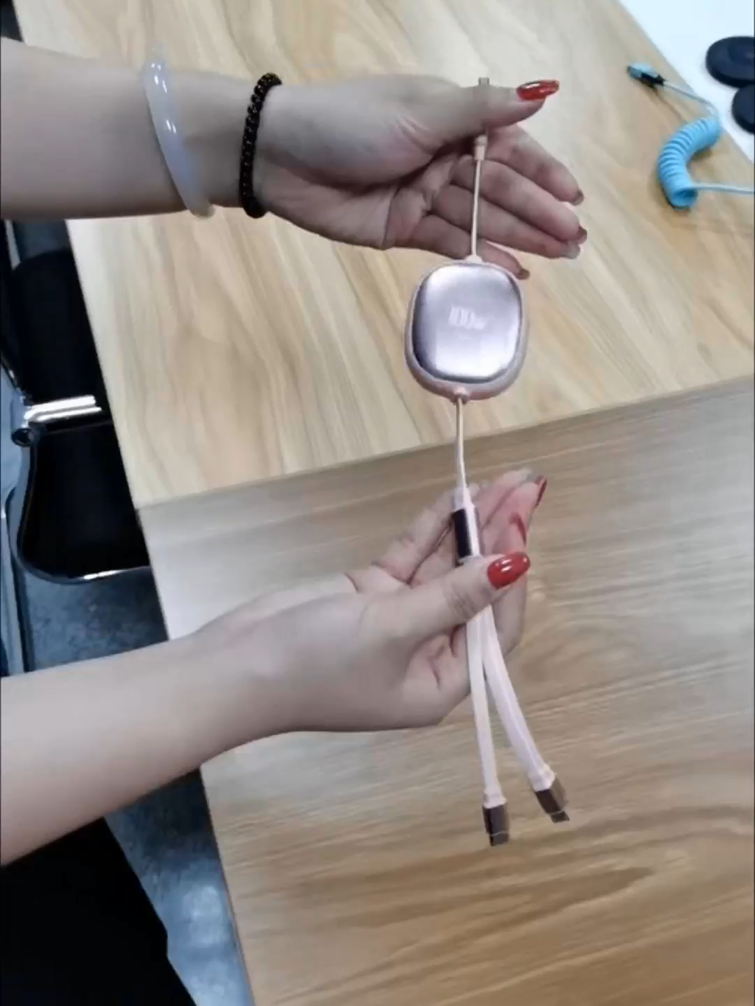 Chargeur de Voiture Rétractable 3 en 1 Câble USB C 1M Charge Rapide pour iPhone 16 15 14 Apple Watch Ultra Chargeur Multi-Appareils