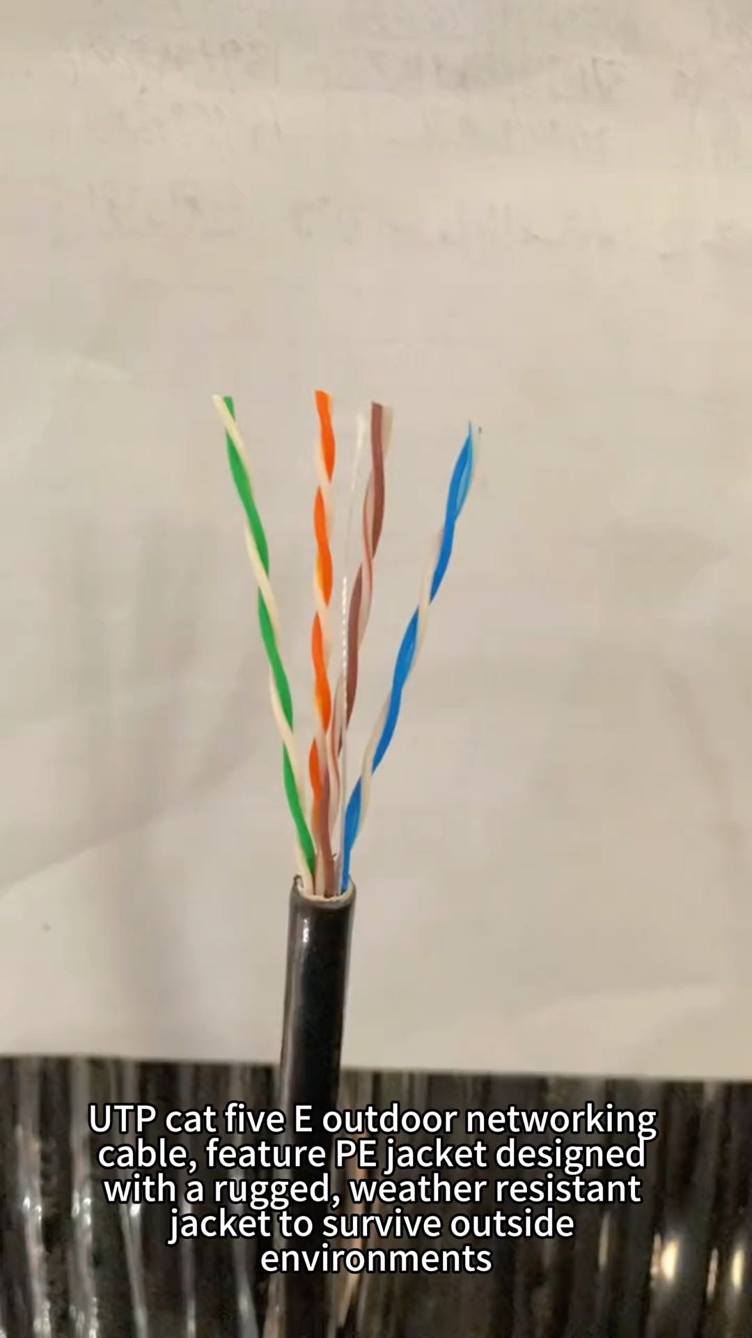 Câble Ethernet extérieur UTP Cat5e 305m, gaine PVC et PE, résistant aux UV, enfouissement direct, couleur noire