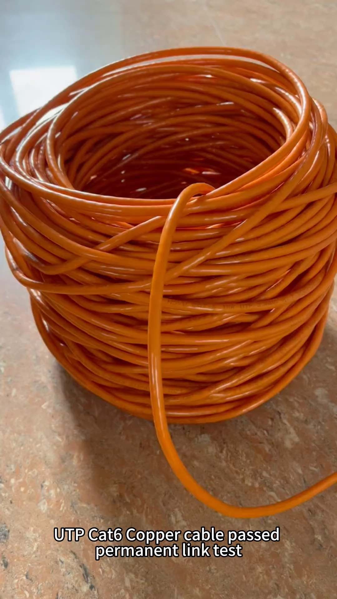 Câble Ethernet CAT6 UTP Violet 305m (1000FT) 23AWG Réseau LAN Câble Rigide en Bobine LSZH Cuivre 0.57mm Test Fluke Réussi