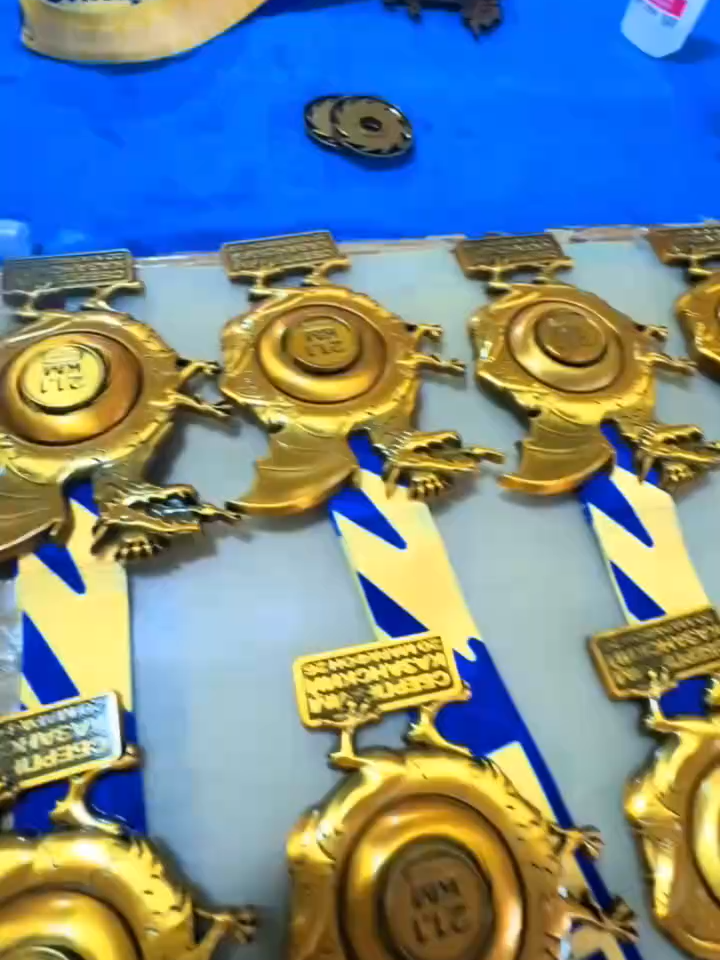 Médaille sportive de finisseur du marathon de ski de Sakhaline, médaille rotative d'ours en rotation
