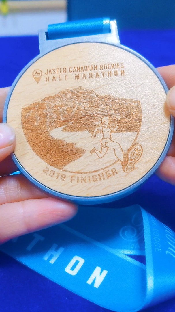 Medalla de Metal para Media Maratón con Adhesivo de Madera de Haya para Triatlón, Logotipo Láser Personalizable en Madera