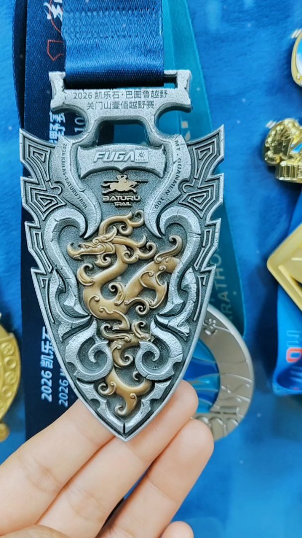 Médaille de l'Ultra-Marathon de Chiangkhong pour les finisseurs de 104 km, impression UV - Fabricant direct