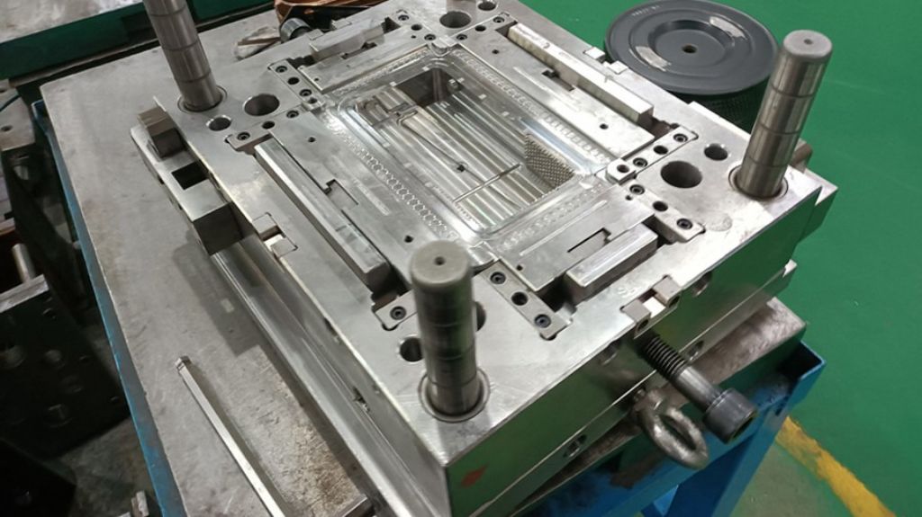 Conception personnalisée de moules d'injection, fabrication de moules, conception de moules en plastique