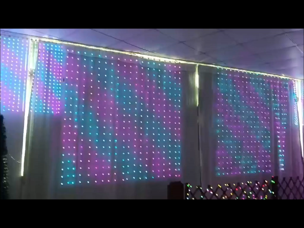 2*3 m festliche RGB LED-Lichtervorhänge mit Fernbedienung, 16 dynamische Farbmodi, USB-betrieben für Weihnachtsdekor im Großhandel