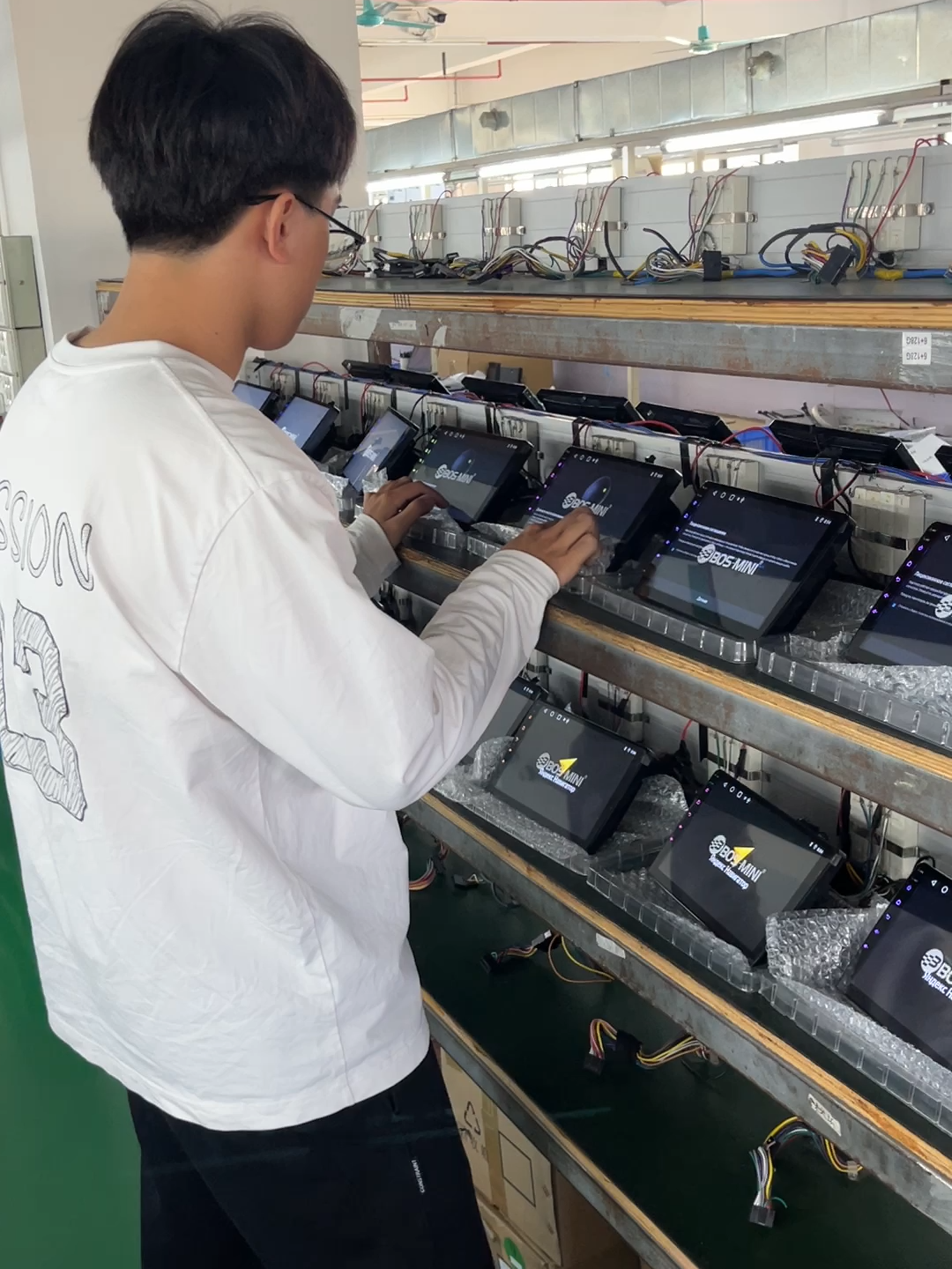 Flysonic 9 10 Zoll Android Autoradio 4+64GB HD Touchscreen Eingebautes GPS Navigation DVD/MP5 Player