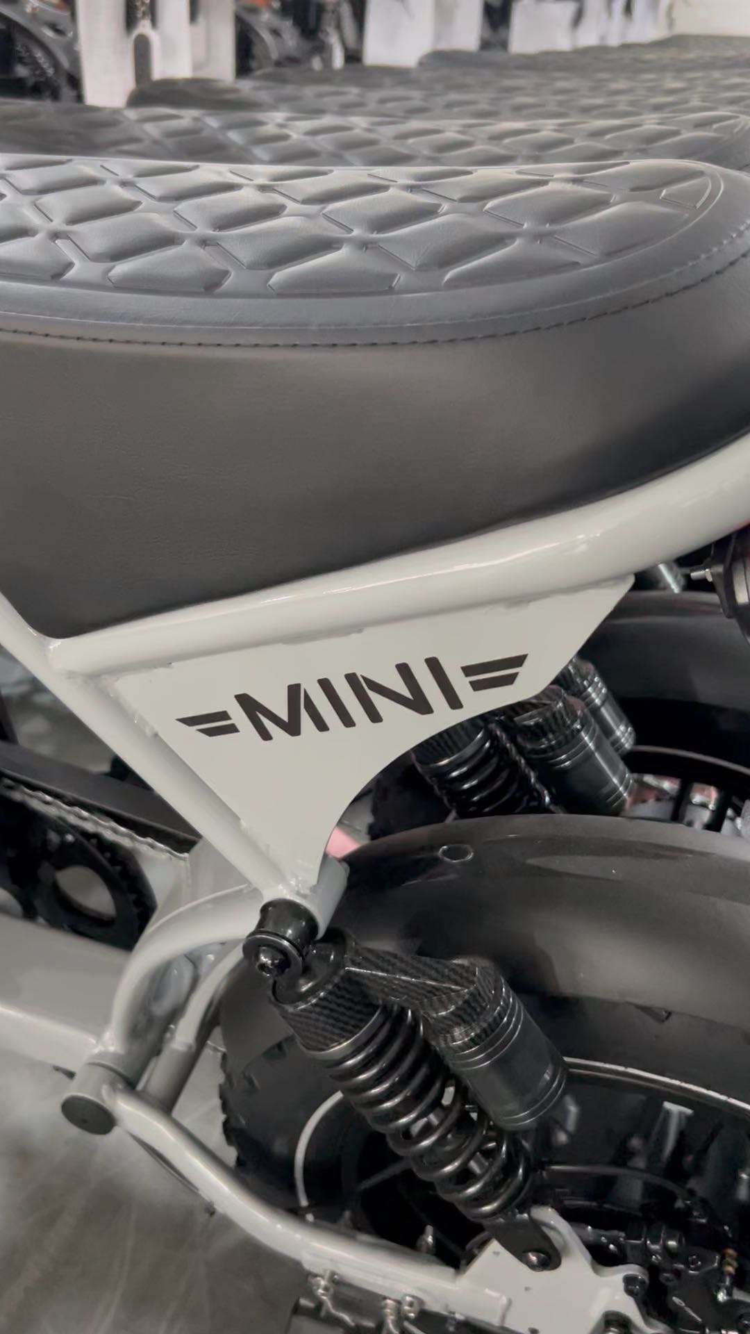 V8Ultra Mini Nueva Fatbike Eléctrica de 16" de Acero al Carbono con Frenos Hidráulicos Dobles y Doble Suspensión para Niños y Adolescentes