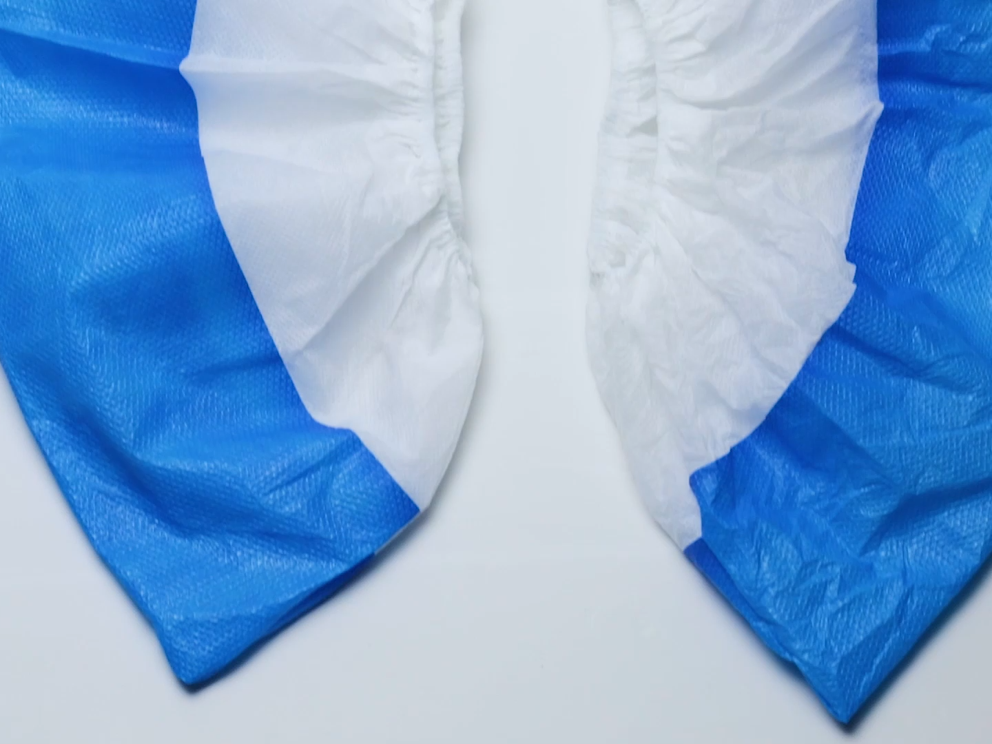 Échantillons Gratuits de Surchaussures Jetables Imperméables et Anti-poussière en Plastique PP+CPE avec Antidérapant