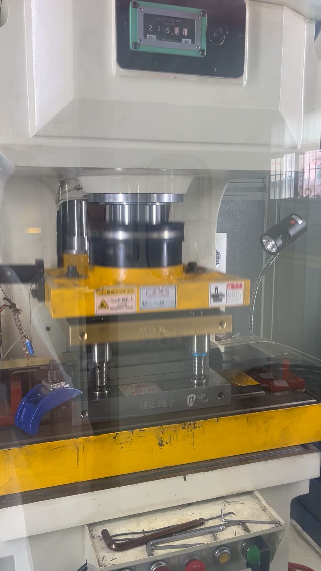 Manufacturer Production USB 3.0 female 90DIP double row curved pins USB connector for Charging Port