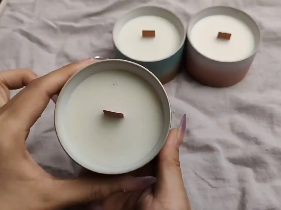 Bougies de cire de soja parfumées à l'huile en pot de céramique rond avec logo personnalisé de luxe