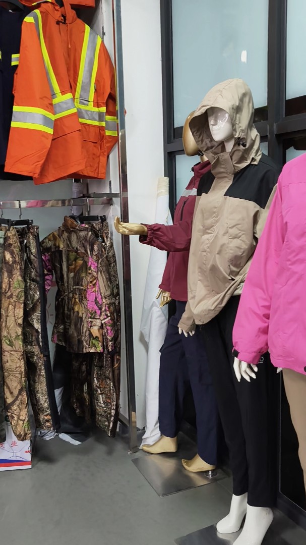 Veste de sport tactique imperméable à capuche et fermeture éclair pour la randonnée en plein air, pour jogging, avec logo personnalisé