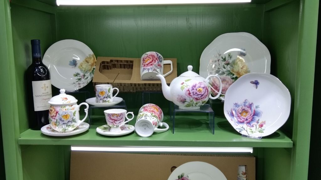 Rosa Blau Rosenblumen Geschirrset Verpackung Porzellan Westlicher Raum Angepasstes Keramiklogo Stil Zeit Raum Moderne Technik Urlaub