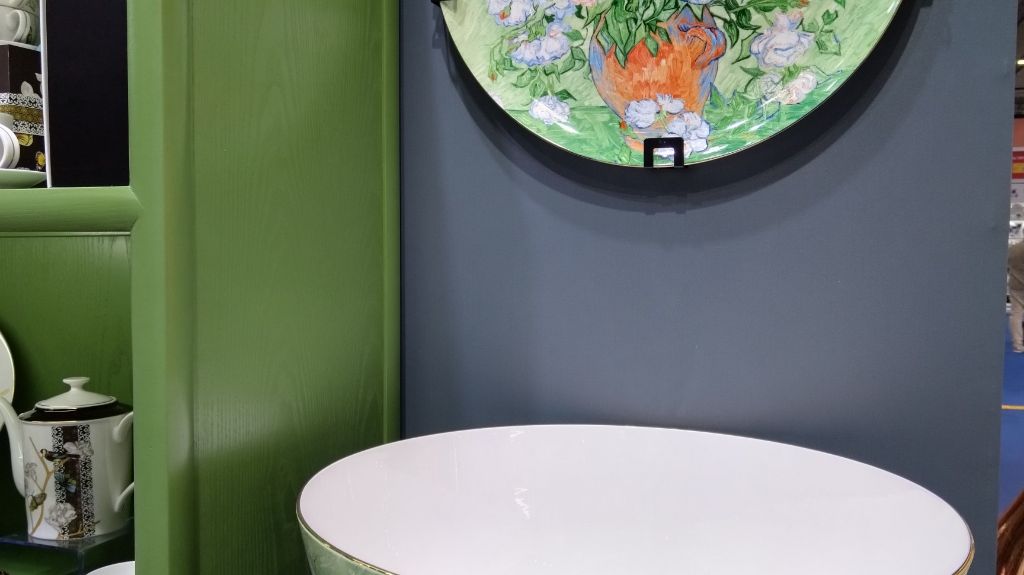 OEM Blumendesign im Kreml-Stil, hochwertige Vase aus Bone China Keramik für Zuhause, Hotel und Restaurant