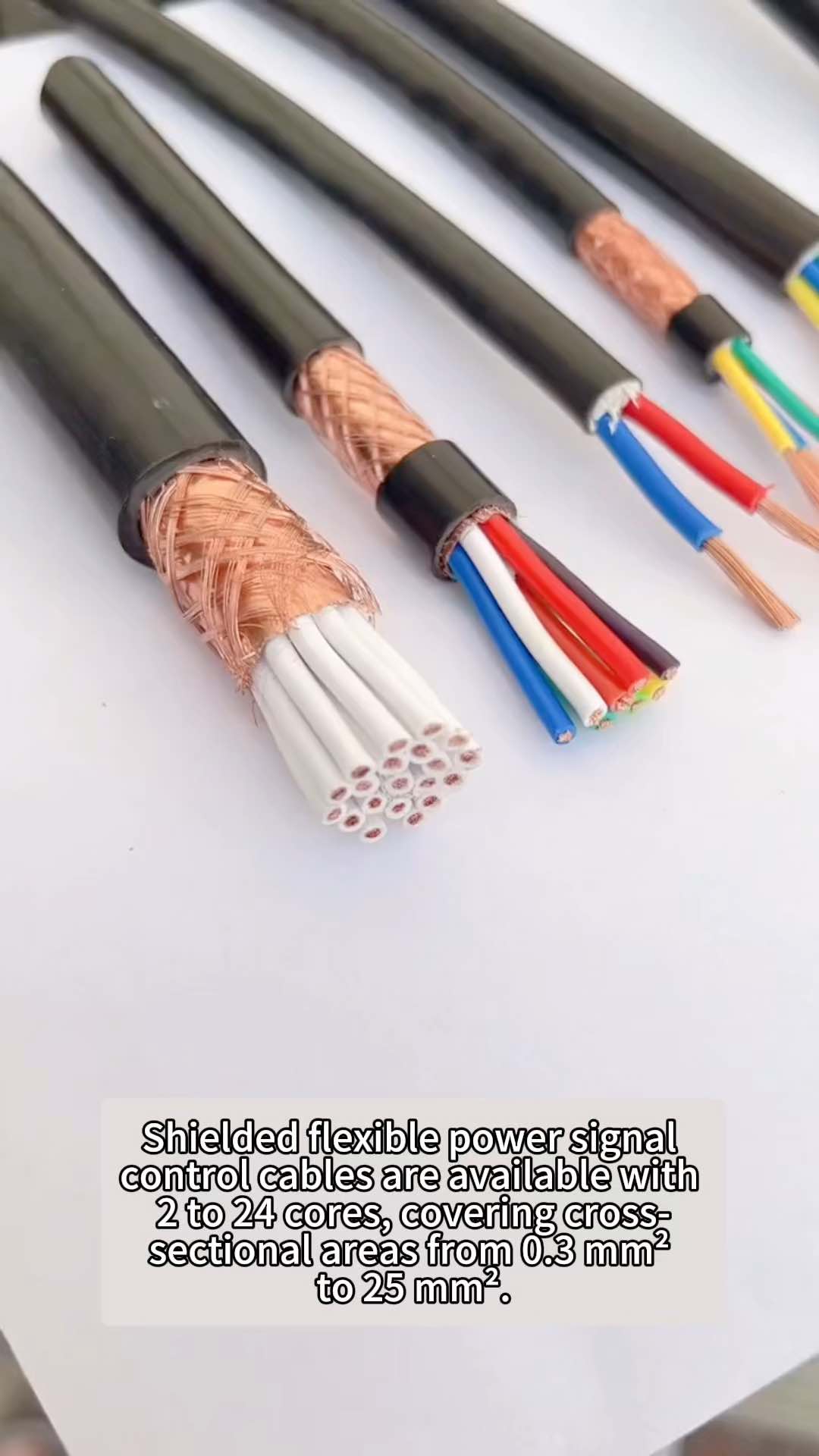 Câble de commande blindé à 2-4 conducteurs pour transmission de signaux, câble de données pour télécommunications, haut-parleurs, sécurité, alarme incendie et systèmes d'automatisation.