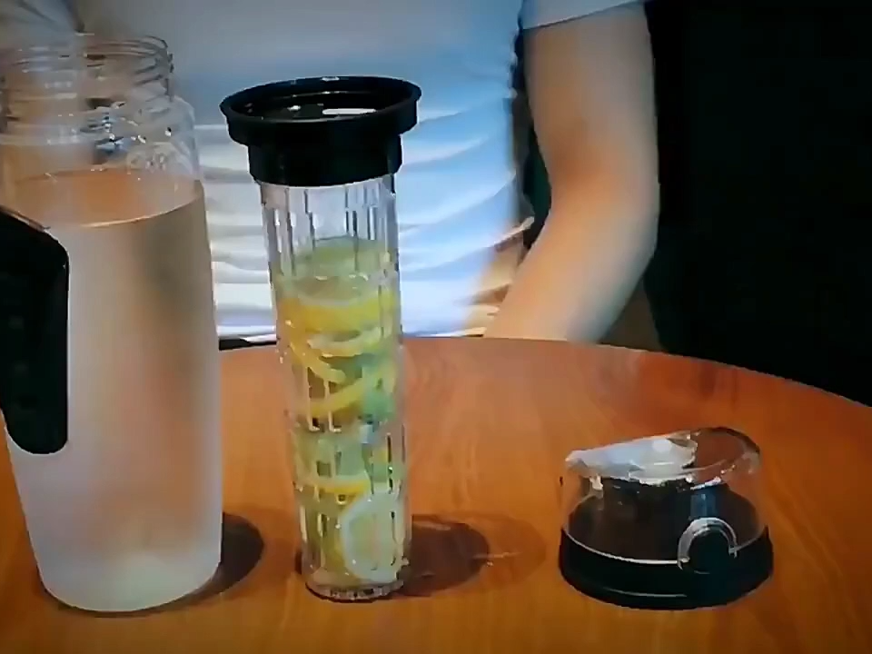 Botella de Agua con Infusor de Frutas de 32 oz sin BPA a Prueba de Fugas, Botella de Jugo tipo Shaker para Deportes, Botella de Agua de Limón para Fitness