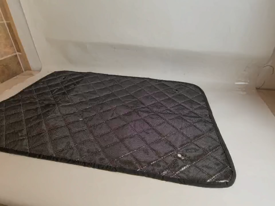 Fünflagiger Sonnenschutz, Material für 90% der Fahrzeuge auf dem Markt geeignet. Installation mittels Saugnäpfen.