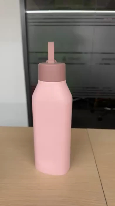 20 Unzen Vakuumisolierte, quadratische Wasserflasche, doppelwandiger Edelstahl mit Silikonbanddeckel