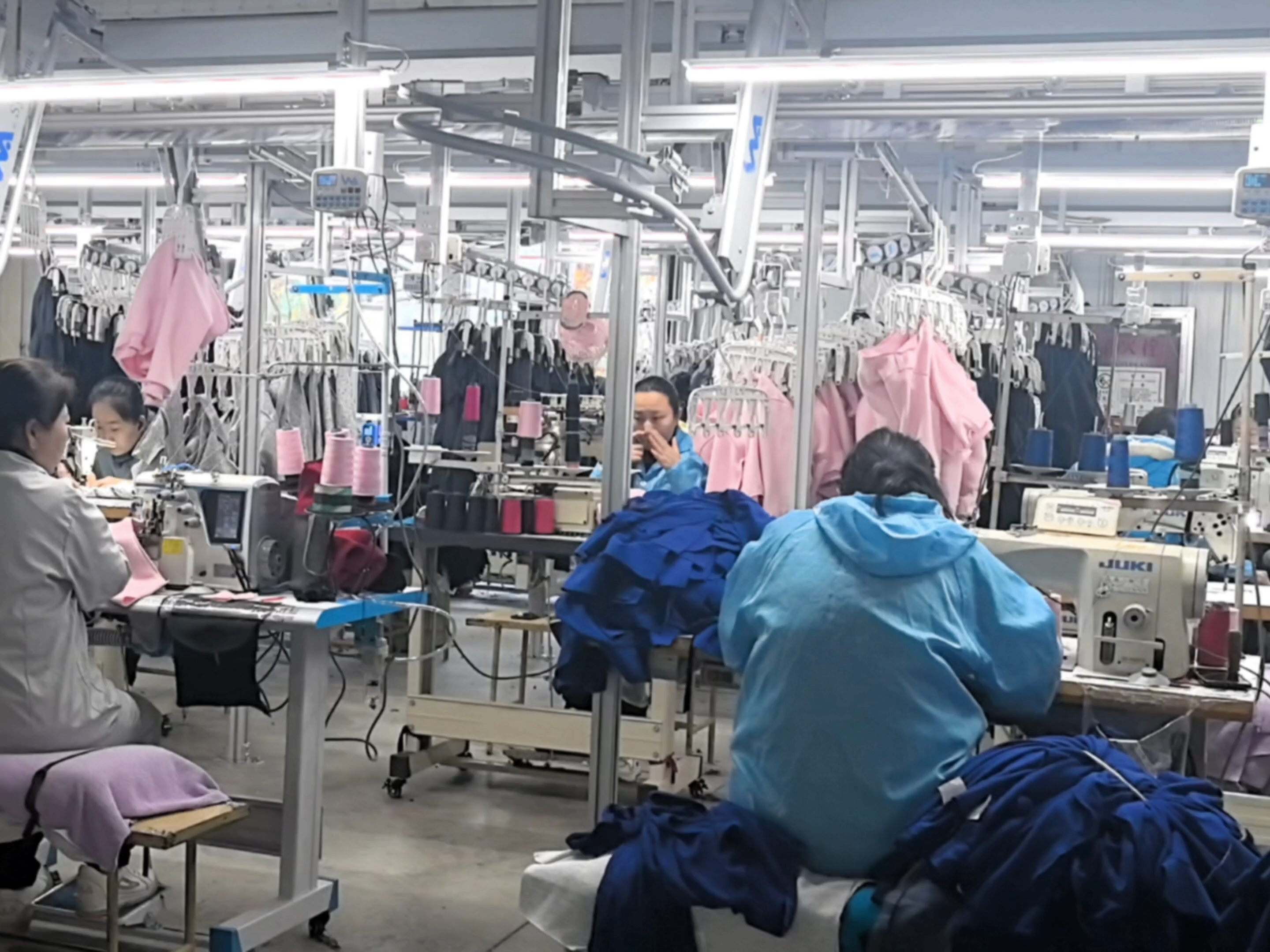 Kapuzenhandtuch für Erwachsene, 380 g/m², Polyester/Nylon mit Kängurutasche. Unterstützt Stickereidruck.