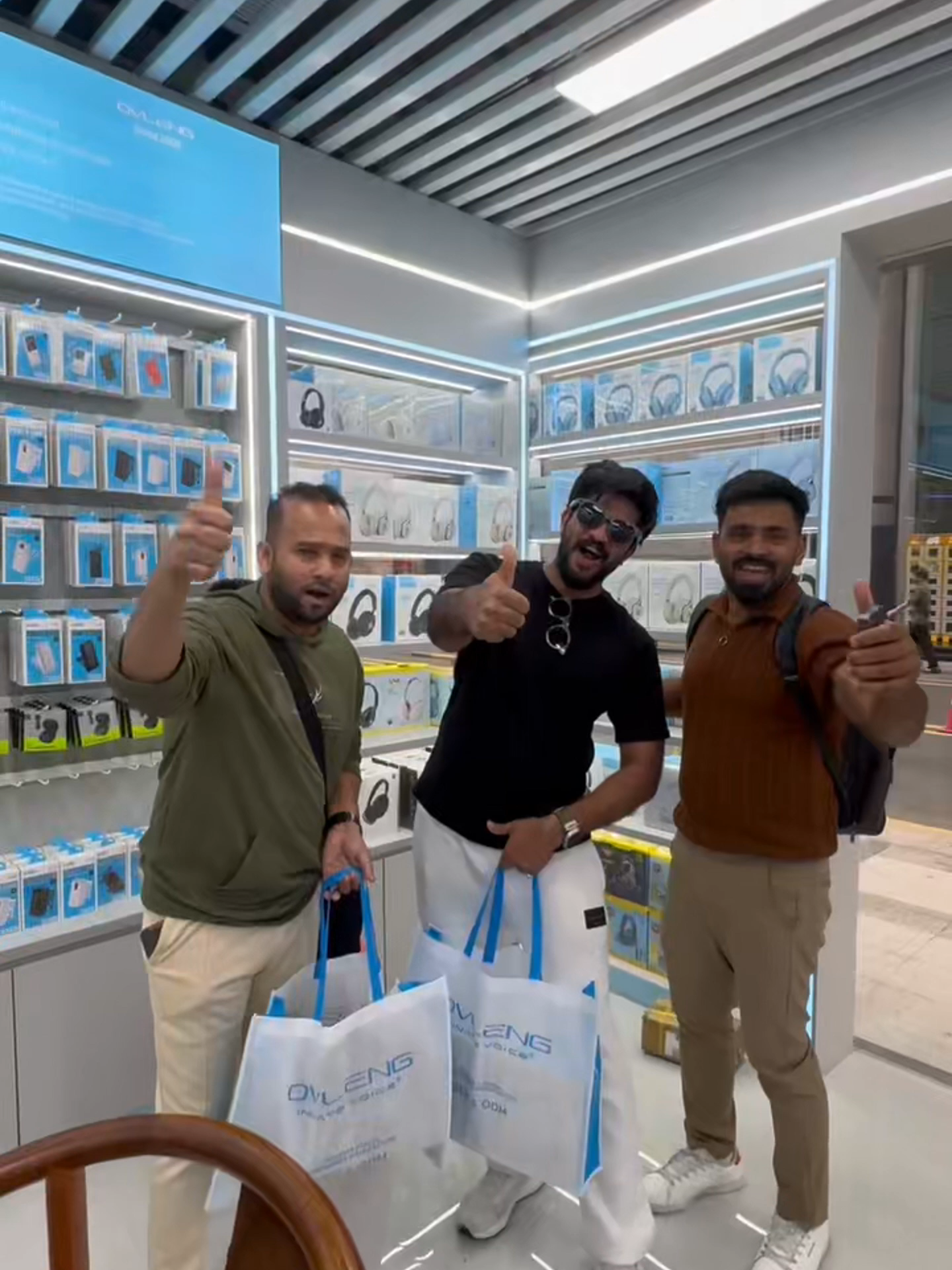 Casque Audio Professionnel Sans Fil à Réduction de Bruit Active (ANC) Over-Ear de Haute Qualité en Promotion