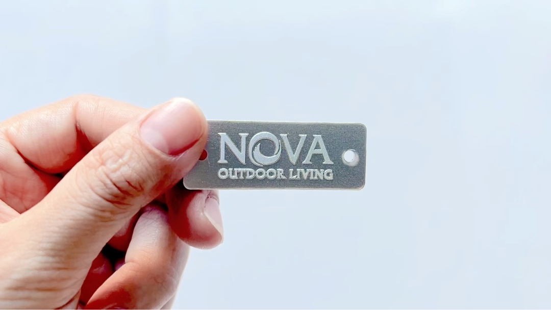 Placa de Nombre Metálica Industrial de Aluminio Estampado con Logotipo Personalizado