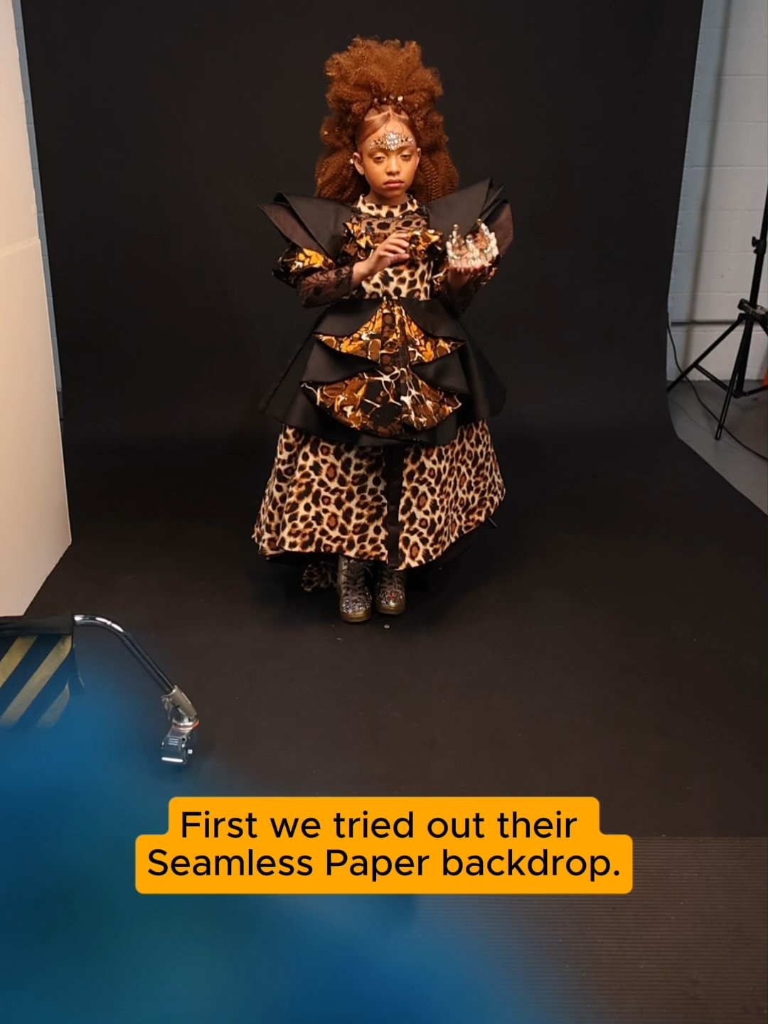 Kate Fond de Studio Photo Continu en Papier Noir (2,2m x 10m)