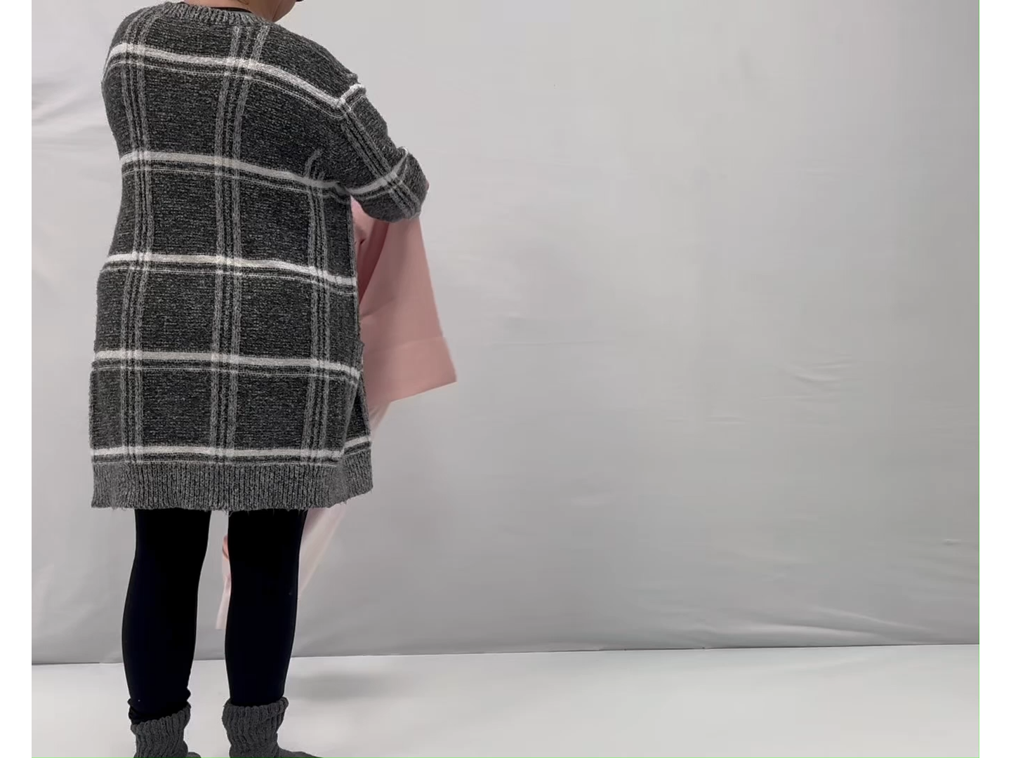 Rosa Geburtstags-Ballonbogen-Fotohintergrund mit Schleife für Cake-Smash-Sessions