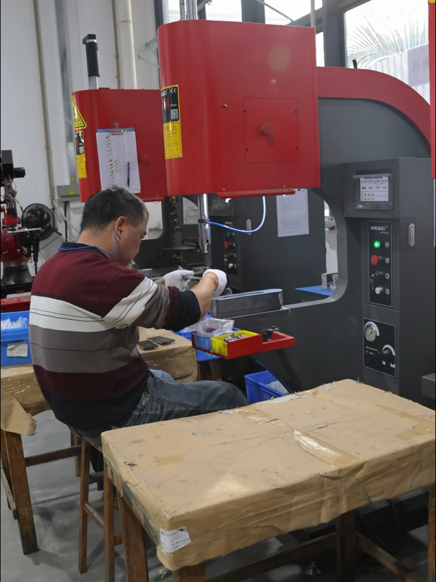 الشركة المصنعة OEM ODM للمسامير الفولاذية، وأجزاء معدنية مختومة، زنبرك نحاسي وجزء تثبيت للمقابس الممغنطة، وأجزاء معدنية