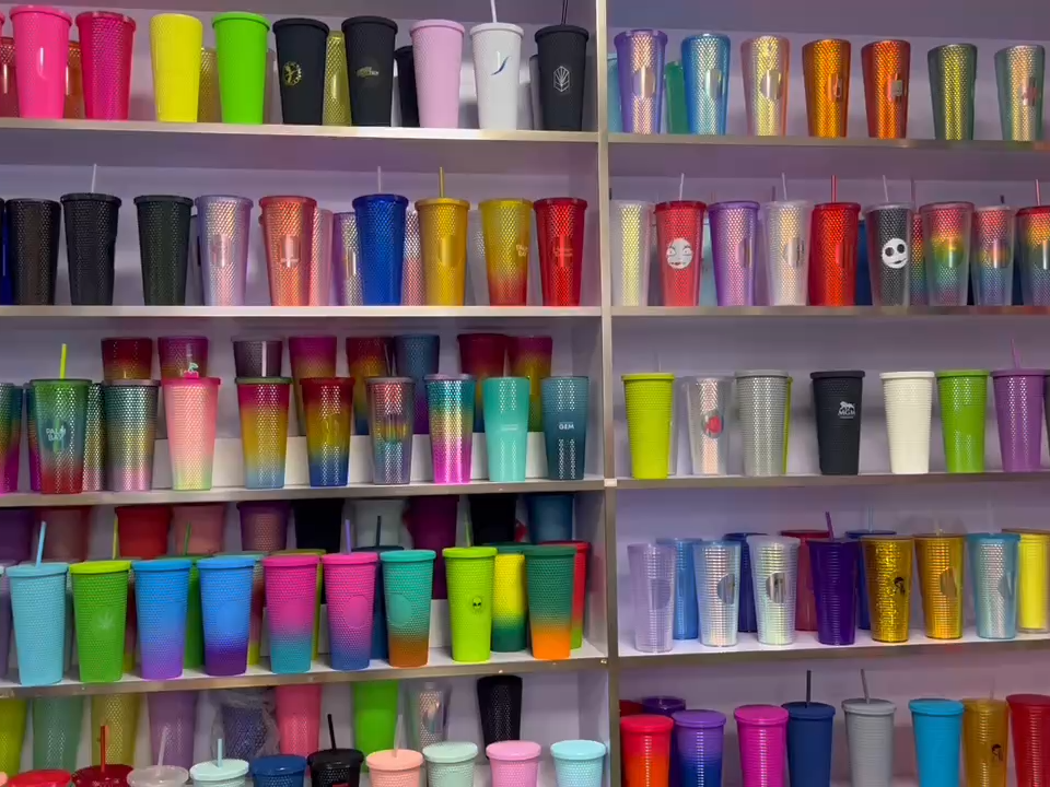 Gobelets boule disco en plastique de 600 ml (20 oz) avec couvercle et paille pour fête, électroplaqués et pailletés