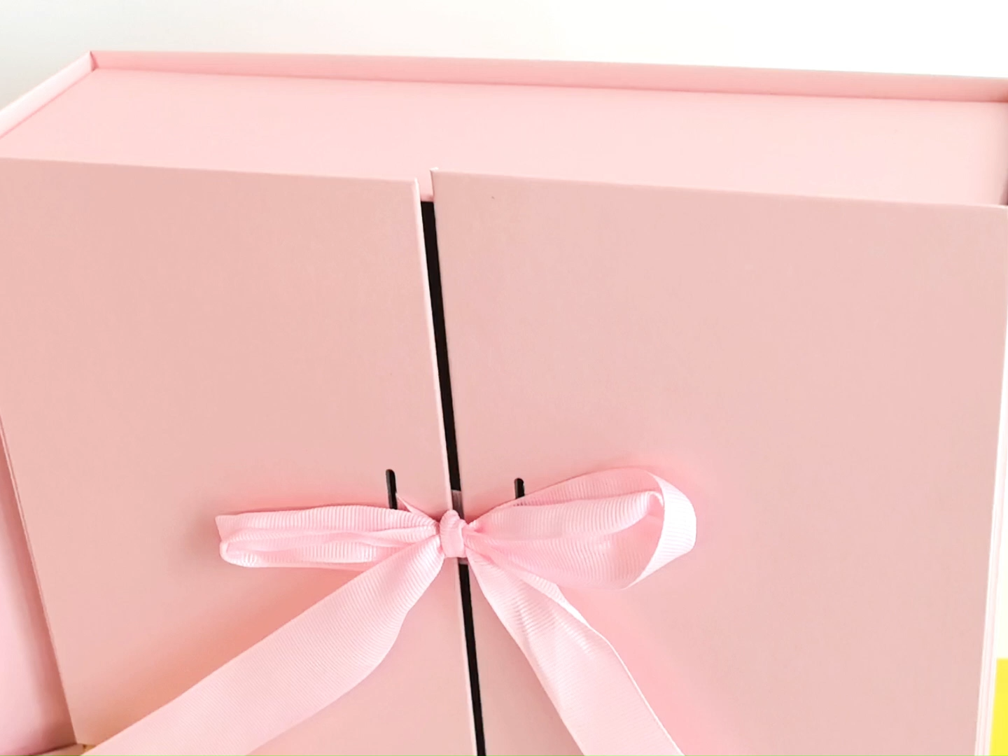 Kotak Hadiah Kaku Mewah Besar Magnetik Dapat Digunakan Kembali Kustom dengan Pita dan Laminasi Matte untuk Acara Pemberian Hadiah Romantis dan Meriah