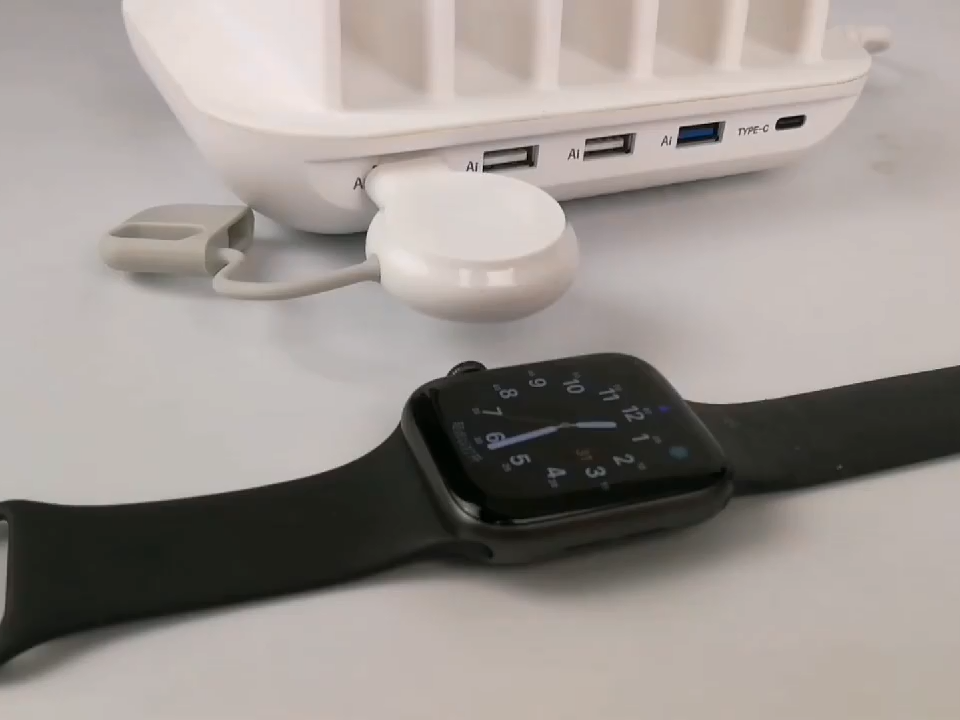 Al por mayor logotipo personalizado electrónico usb smartwatch carga inalámbrica inteligente mini magnético portátil inalámbrico reloj cargador pad