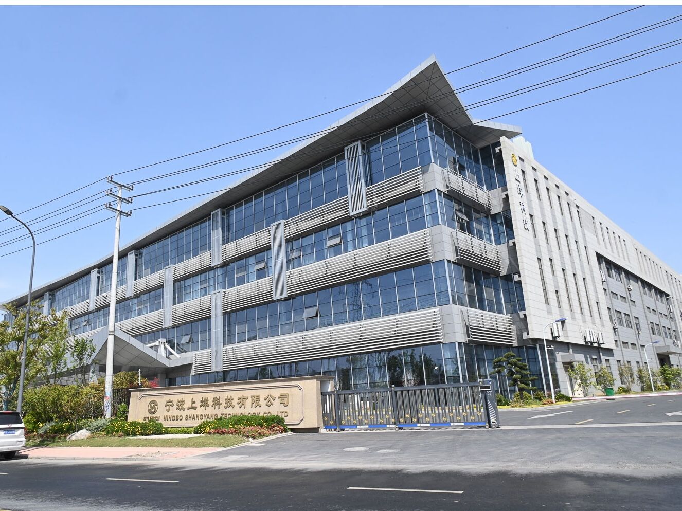 OEM Netzwerkschrank mit zwei Abschnitten und Farbanpassung nach Wunsch