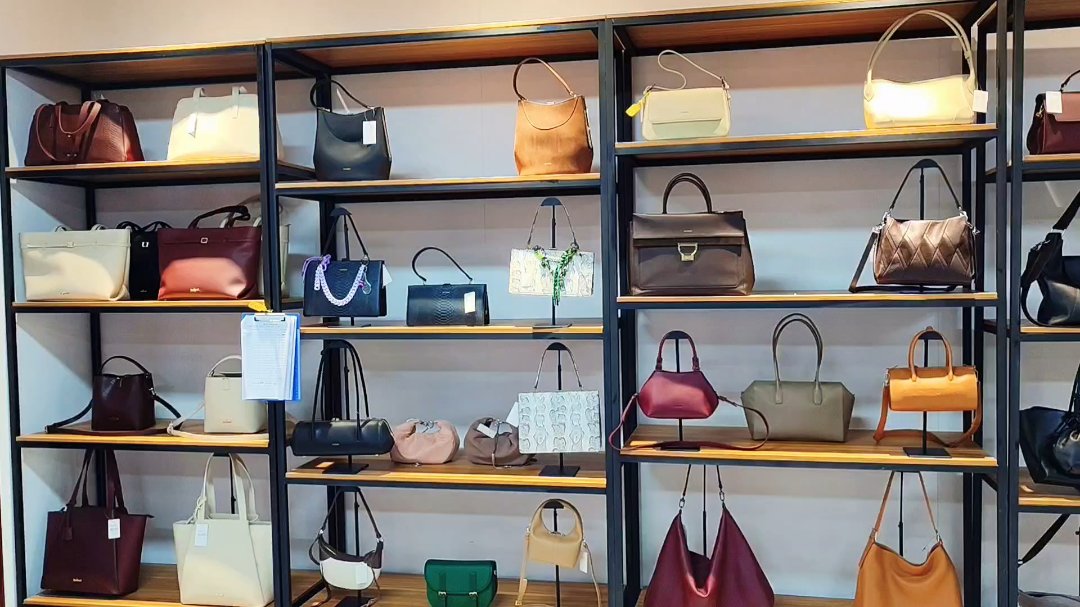 Großhandel Strapazierfähige, leichte Wildleder-Veganleder-Damen-Freizeitmode Retro Hobo Achselhöhle Schultertasche Tragbar