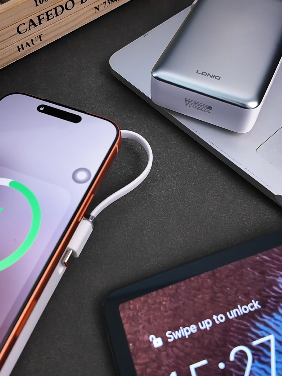 Großhandel LDNIO PQ44 20000mAh 65W Powerbank mit integriertem USB-C-Kabel und 15W magnetischem kabellosem Laden