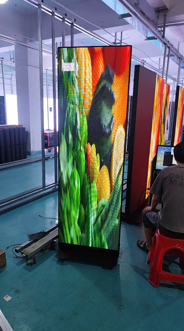 P2.5 640*1920mm die-casting led mirror display screen indoor Led Display Screen clothes shop usage advertising led mirror screen
