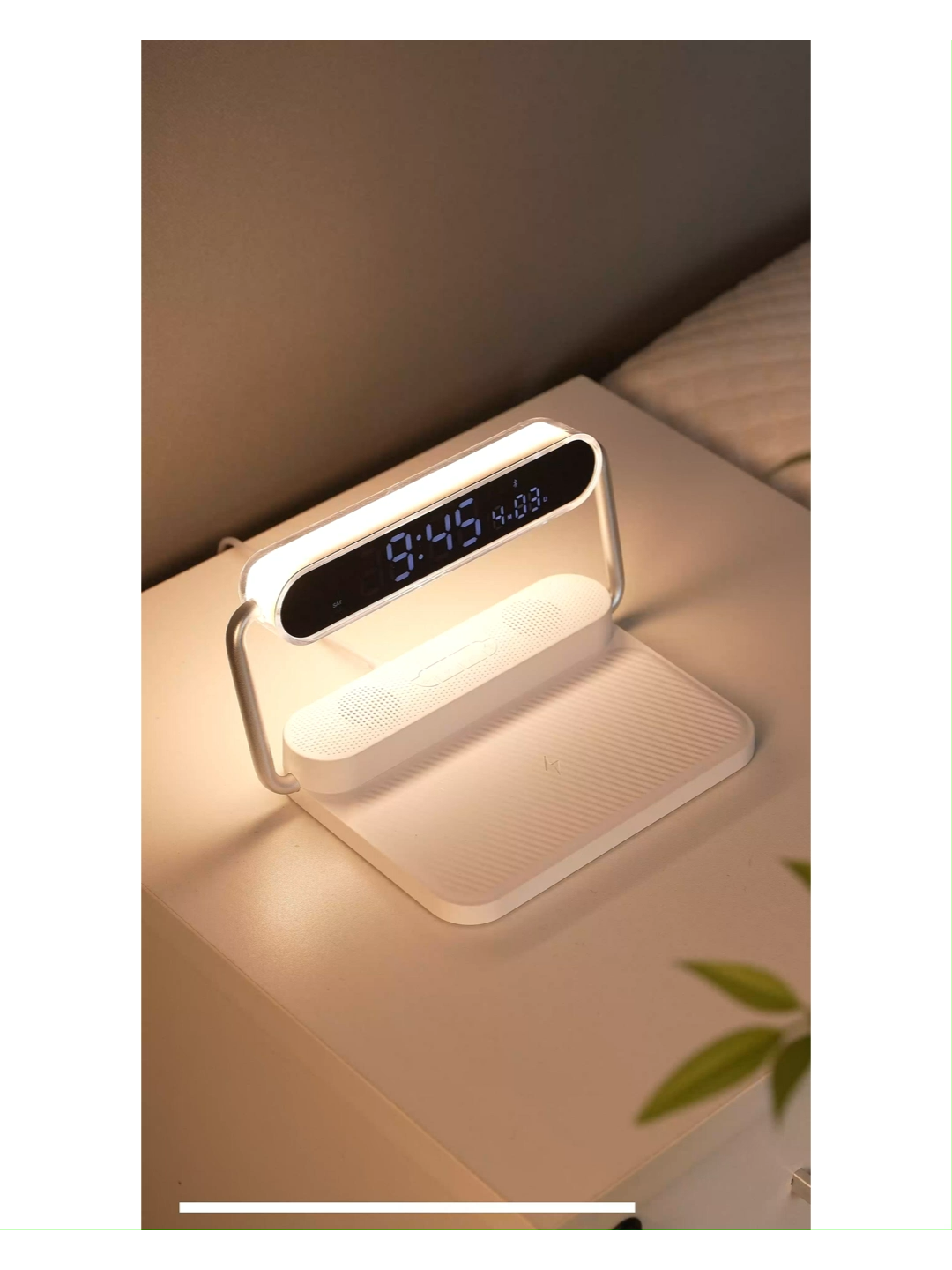 Pabrikan ODM M5 Pengisi Daya Nirkabel 4 in 1 dengan lampu malam berwarna-warni, speaker Bluetooth, Alarm Jam