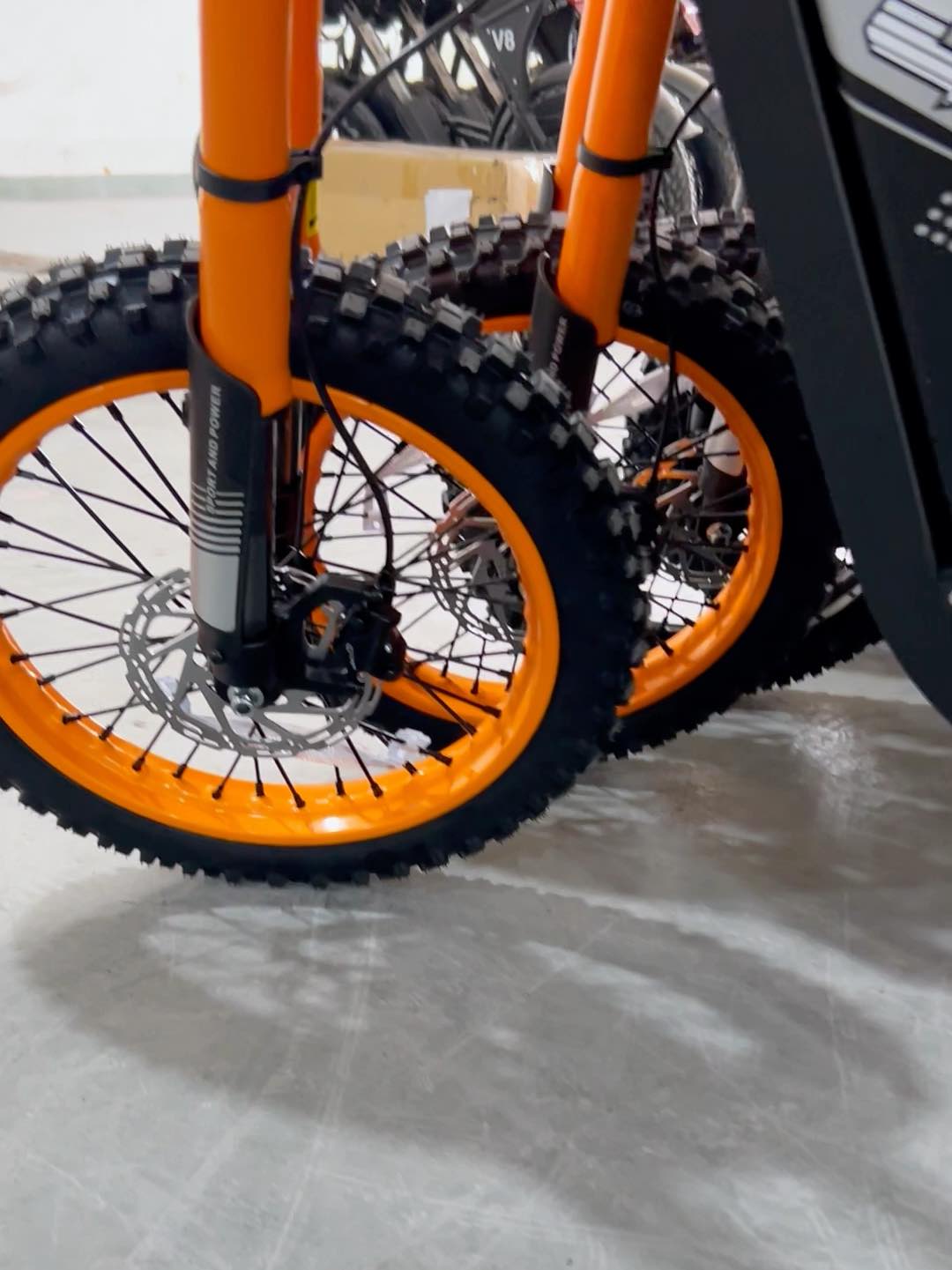 Neue verbesserte Fabrik Großhandel 16 Zoll Dirt Bike mit 1000W Motorleistung und 20AH Lithiumbatterie E-Dirt Bikes