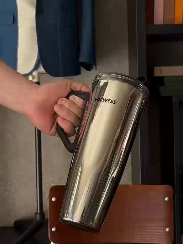 30oz Isolierte Edelstahl-Trinkflasche mit Griff und Strohhalm, ein Klick zum Öffnen des Deckels, auslaufsicher, wiederverwendbar, BPA-frei, für Reisen