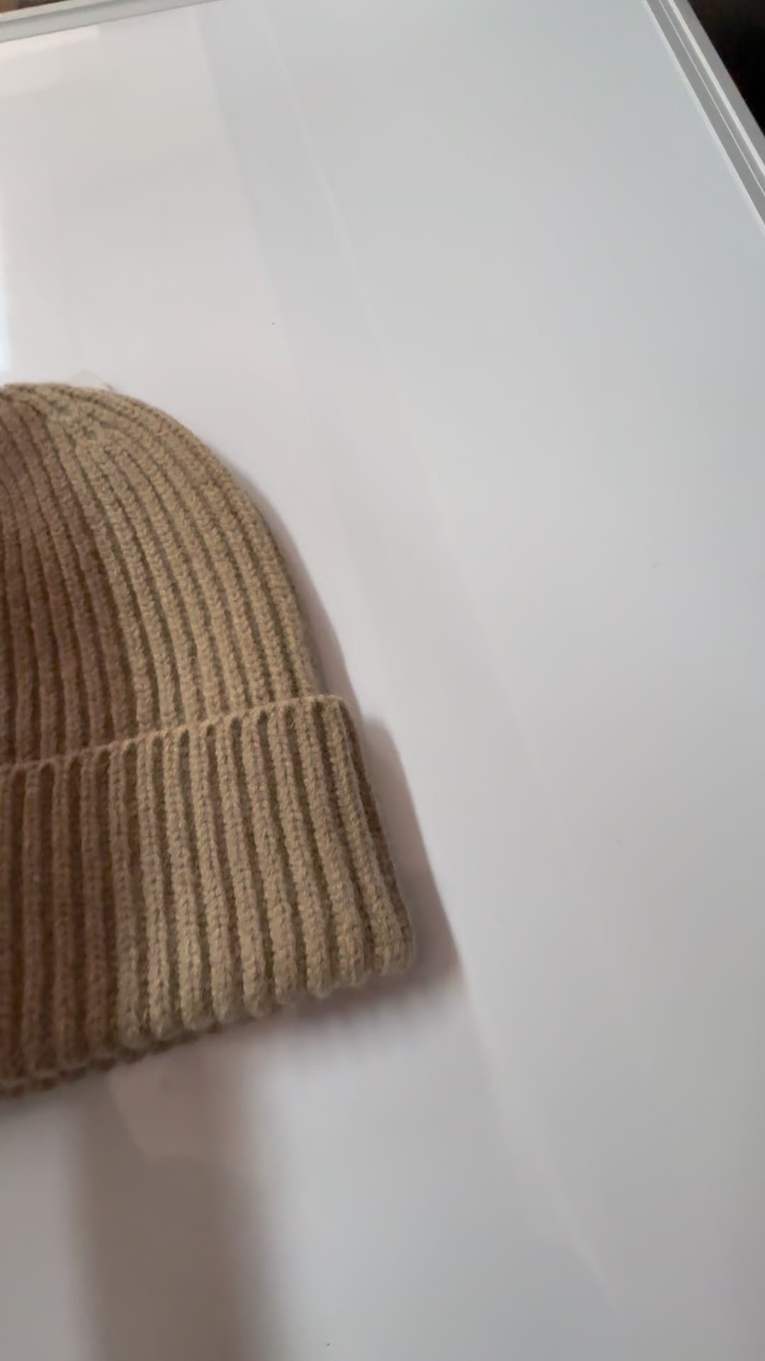 Khaki-farbene gerippte Strickmütze im Großhandel & individuelle, einfarbige, warme Strickmütze