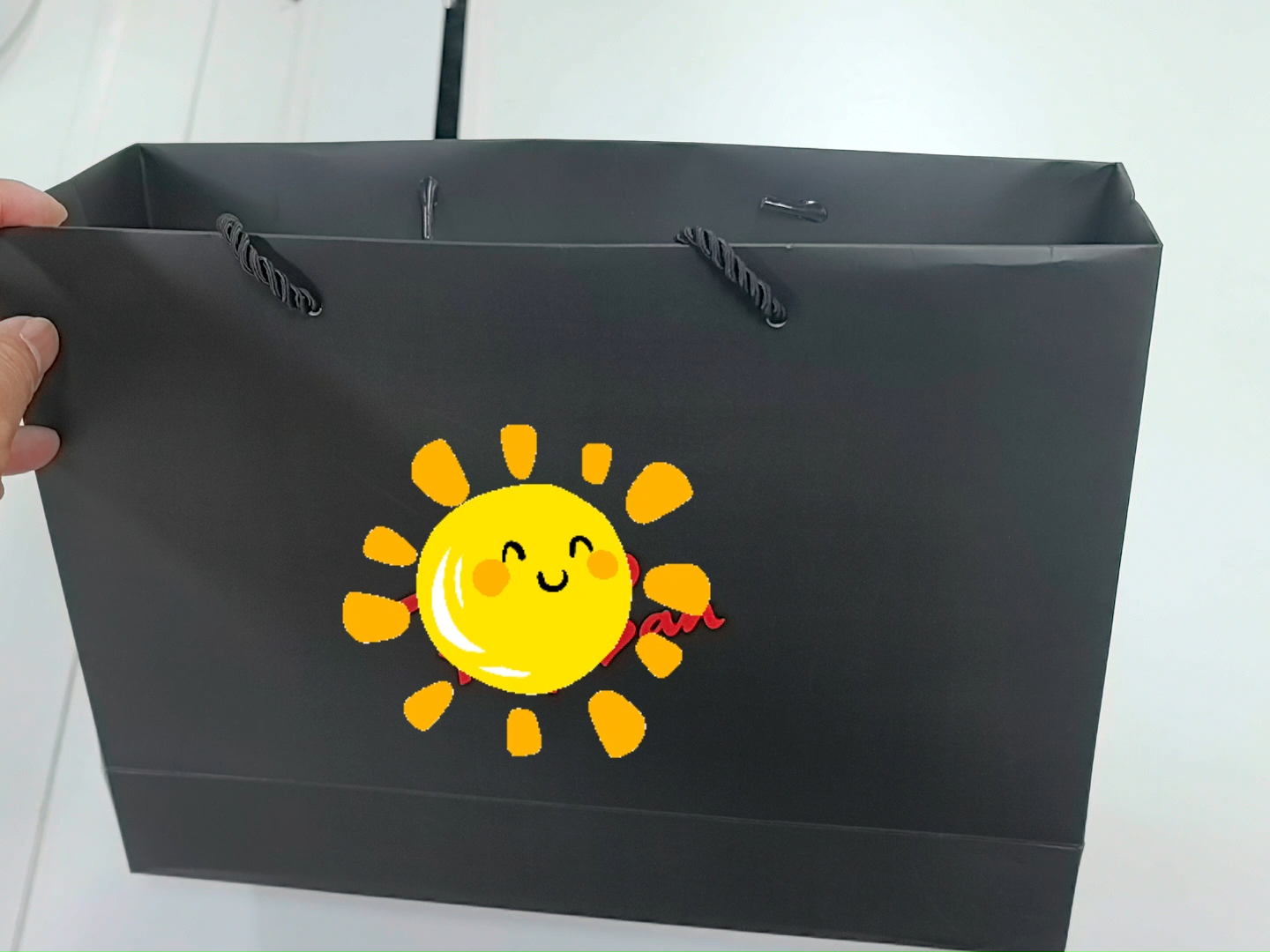 Heißverkaufte Boutique-Verpackungs-Geschenktüten aus Papier mit Band und individuellem Logoaufdruck, Großhandel