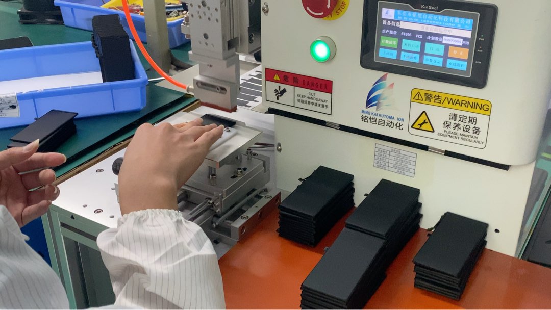 Batería de Cobalto Puro de Alta Capacidad con Soporte OEM para iPhone 12 Pro. Batería Premium ideal para talleres de reparación, venta al por mayor y suministro a granel.